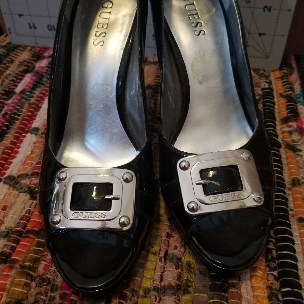 Guess peep toe pumps